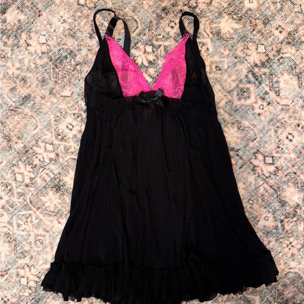 Hot Kiss - Black & Pink Lace Chemise